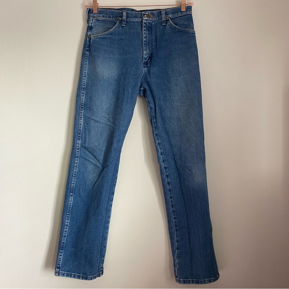 medium wash vintage wrangler jeans